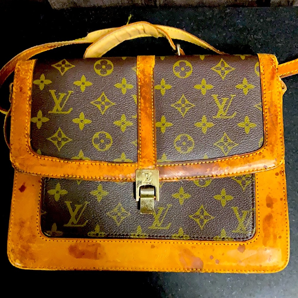 Louis VUITTON PURSE